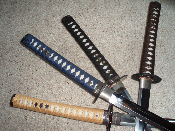 4 Schwertgriffe